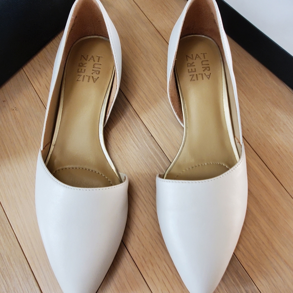 Naturalizer size 8.5 women's Samantha flats